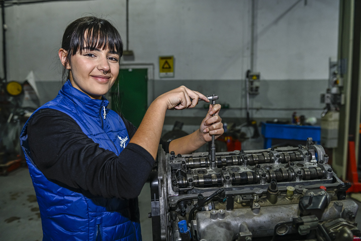 Métiers manuels bien payés au Québec : la mécanique automobile en tête de liste