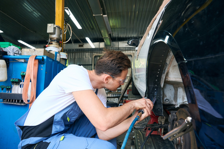 Étudiant en formation préparant une carrière automobile Montréal