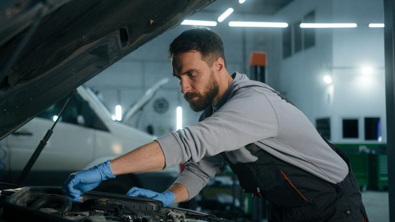 Groupe d’étudiants préparant une carrière dans les métiers manuels au Québec