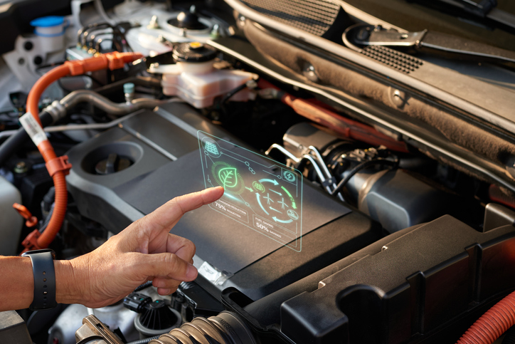 technicien portant équipement de sécurité sur système haute tension