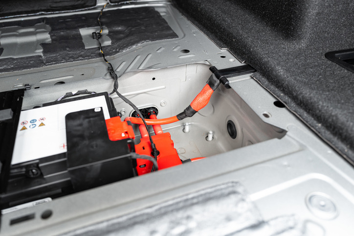 inspection de batterie d’une voiture électrique